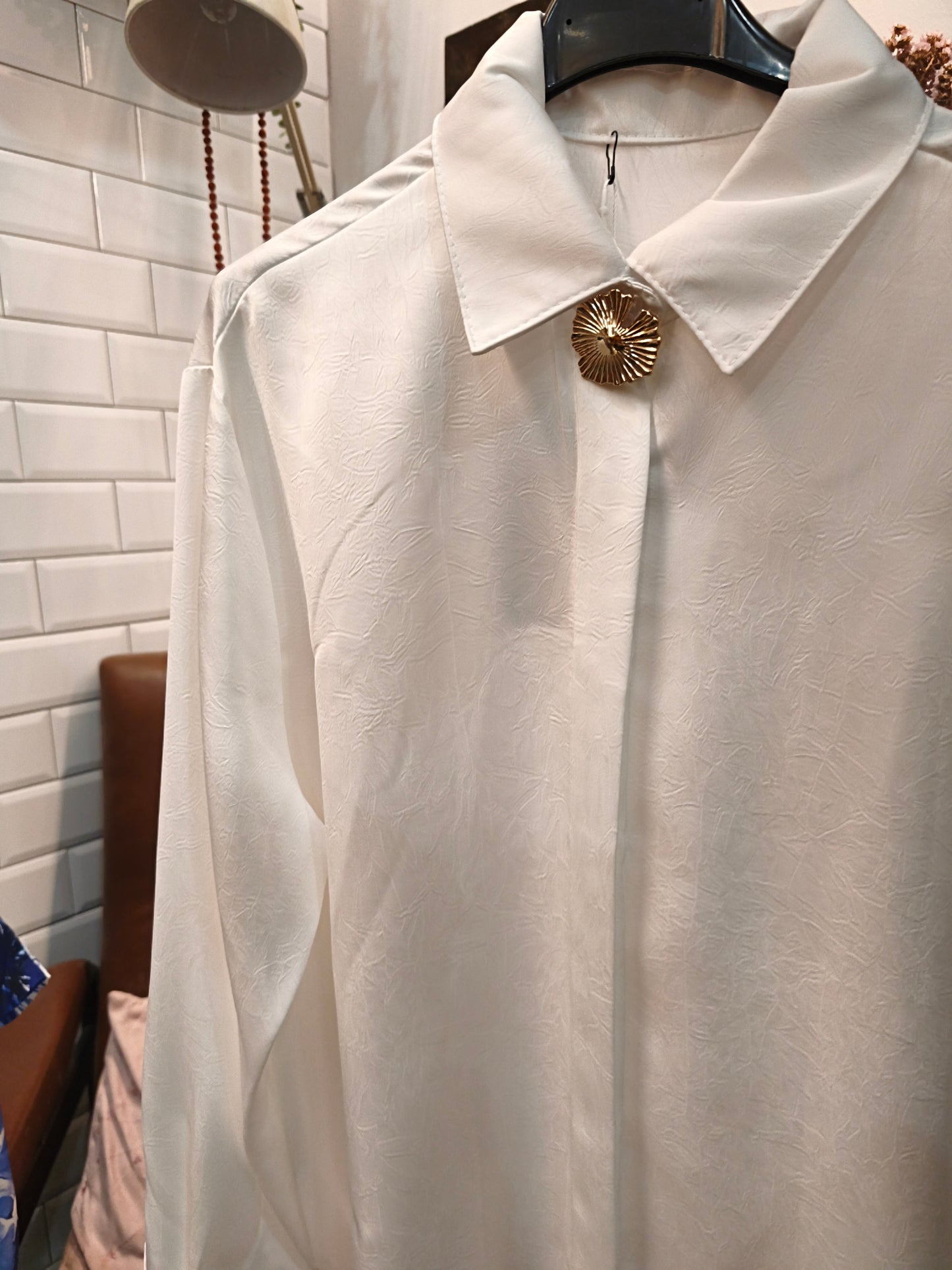 Camicia con spilla